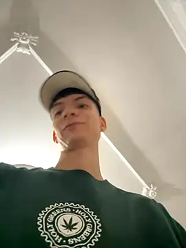 Snapshot of Luck__090 chatting on 10/03/25, 01:24 Luck  090 online show from 10/03/25, 01:24