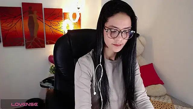 Ashley olivares online show from 10/05/25, 01:53