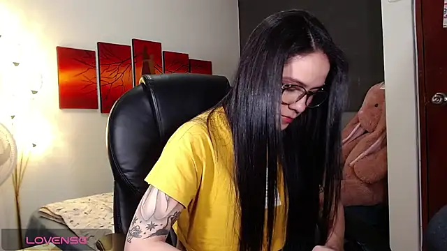 Ashley olivares online show from 11/04/25, 01:48