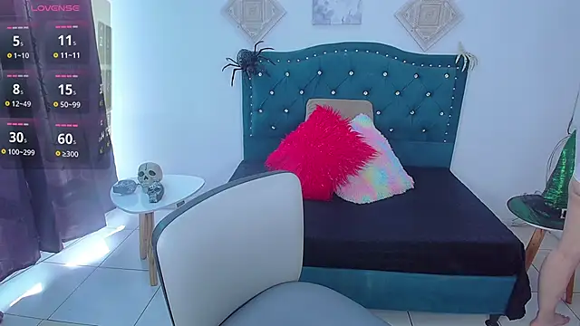 Snapshot of IamBunny_f_w chatting on 10/27/25, 01:37 IamBunny f w online show from 10/27/25, 01:37