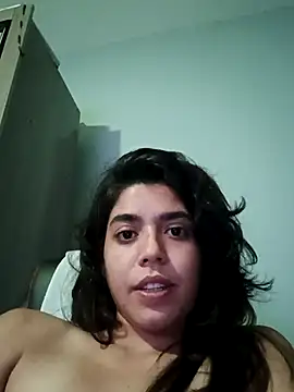 Snapshot of Maricamposs chatting on 10/31/25, 12:44 Maricamposs online show from 10/31/25, 12:44