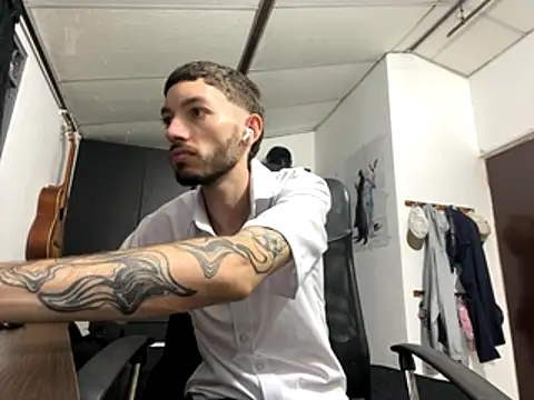 sarabiaarevalo online show from 10/18/25, 04:26