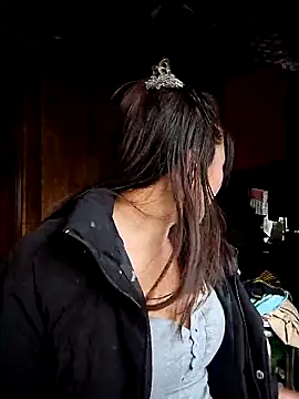 ALIENHR38 online show from 12/17/25, 01:33