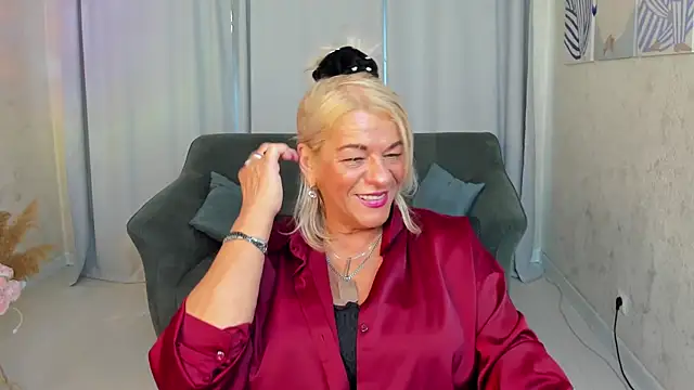Snapshot of AnittaHarris chatting on 10/10/25, 07:40 AnittaHarris online show from 10/10/25, 07:40