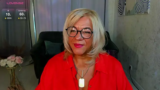 Snapshot of AnittaHarris chatting on 10/15/25, 01:06 AnittaHarris online show from 10/15/25, 01:06