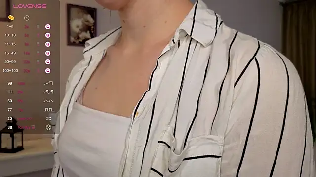 Snapshot of JuliannaWenger chatting on 09/14/25, 05:23 JuliannaWenger online show from 09/14/25, 05:23