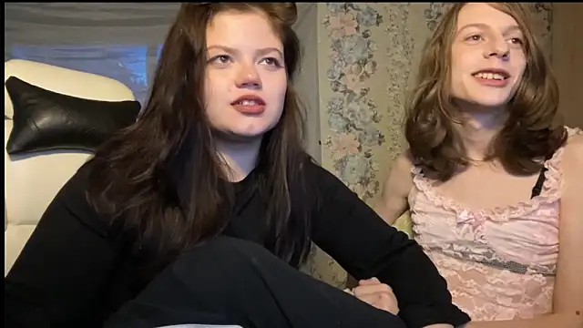 Snapshot of GoddessDarina chatting on 09/19/25, 06:15 GoddessDarina online show from 09/19/25, 06:15