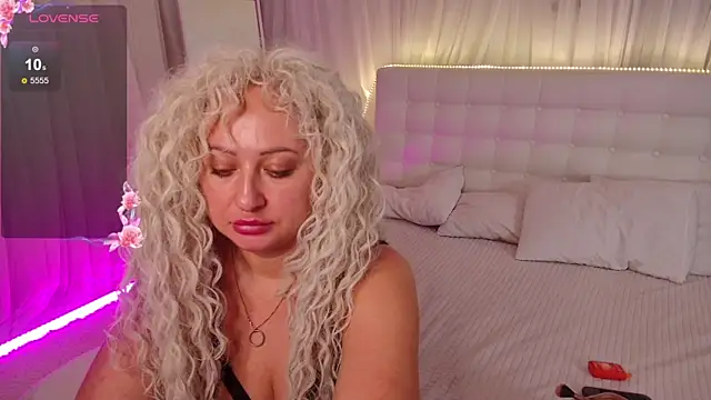 Lilit 1Love online show from 12/18/25, 04:24