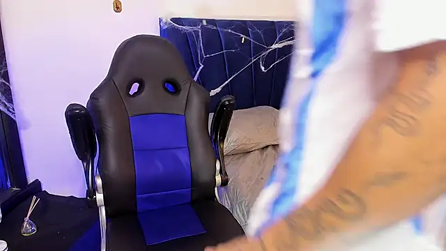 Snapshot of john_mystic chatting on 10/30/25, 04:36 john mystic online show from 10/30/25, 04:36