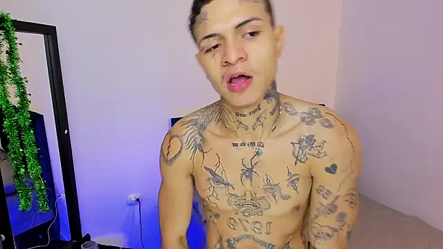 Snapshot of john_mystic chatting on 11/21/25, 04:00 john mystic online show from 11/21/25, 04:00