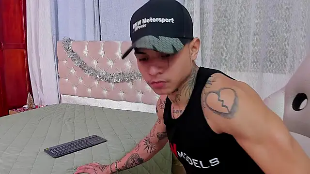 Snapshot of john_mystic chatting on 11/29/25, 10:02 john mystic online show from 11/29/25, 10:02