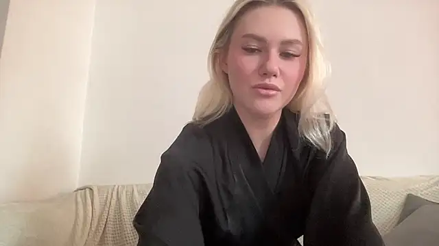 Snapshot of ElaraLuxxxe chatting on 09/29/25, 10:09 ElaraLuxxxe online show from 09/29/25, 10:09