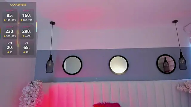 Mila Hank  online show from 11/09/25, 12:14