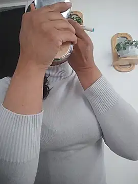 KittyHoleshot87 online show from 04/08/26, 03:01