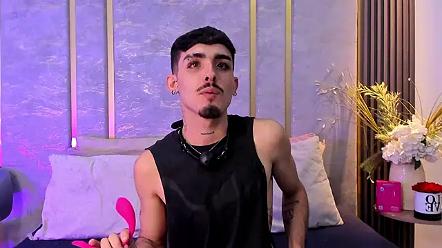 Snapshot of NikoStone_ chatting on 09/14/25, 04:44 NikoStone online show from 09/14/25, 04:44