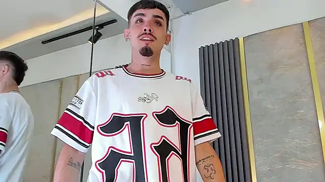 Snapshot of NikoStone_ chatting on 10/14/25, 04:13 NikoStone online show from 10/14/25, 04:13