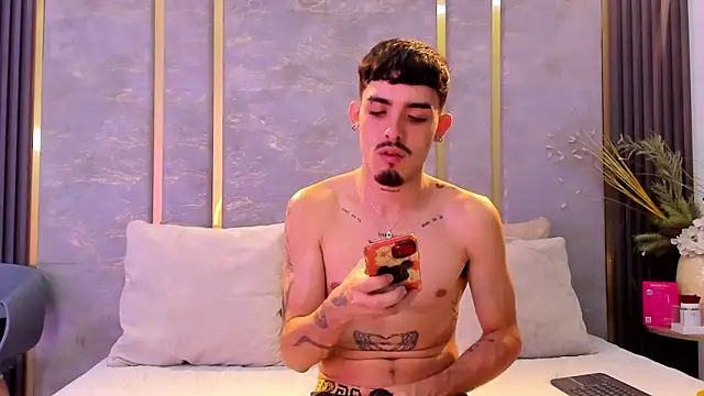 Snapshot of NikoStone_ chatting on 10/15/25, 04:12 NikoStone online show from 10/15/25, 04:12