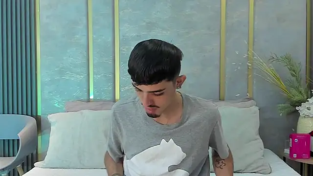 Snapshot of NikoStone_ chatting on 10/18/25, 04:37 NikoStone online show from 10/18/25, 04:37