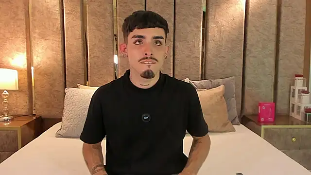 Snapshot of NikoStone_ chatting on 10/19/25, 05:19 NikoStone online show from 10/19/25, 05:19