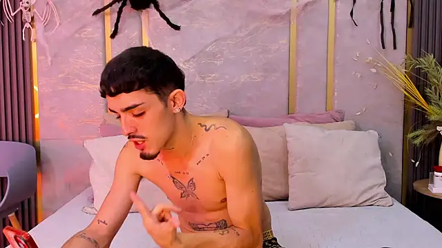 Snapshot of NikoStone_ chatting on 10/26/25, 04:29 NikoStone online show from 10/26/25, 04:29