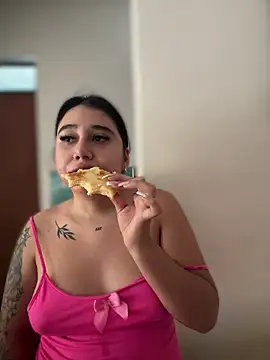 Snapshot of Sophie_Dreamss chatting on 11/23/25, 05:46 Sophie Dreamss online show from 11/23/25, 05:46