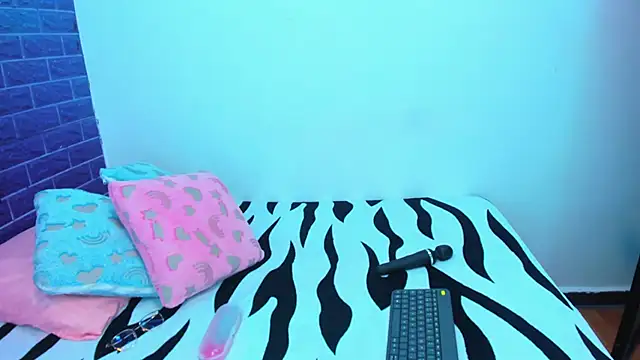 Cora 222 online show from 11/26/25, 10:27