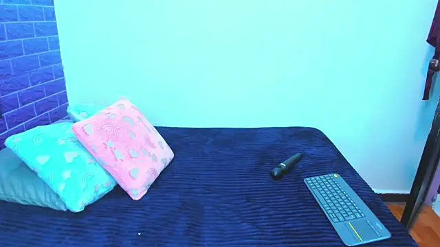 Cora 222 online show from 12/14/25, 12:10