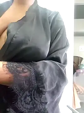 Snapshot of trickyOne chatting on 11/15/25, 06:22 trickyOne online show from 11/15/25, 06:22