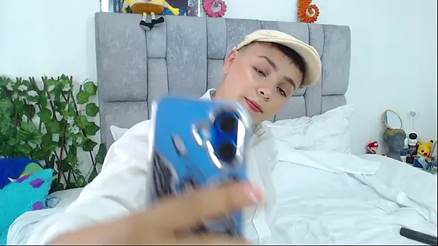 Snapshot of christopher_Hot chatting on 10/03/25, 09:23 christopher Hot online show from 10/03/25, 09:23