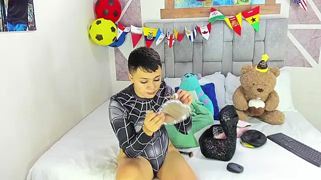 christopher Hot online show from 06/17/26, 06:42