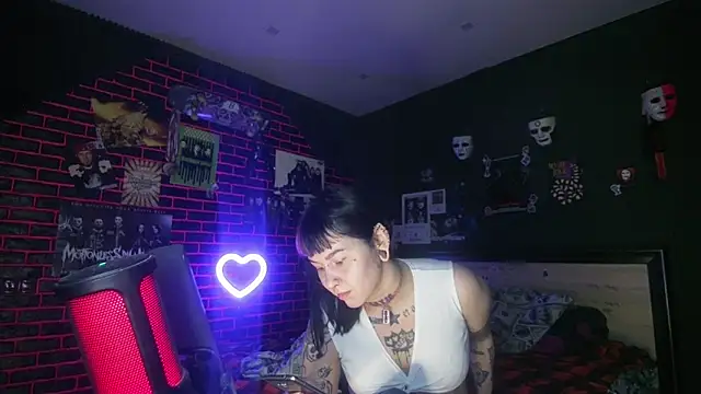 Snapshot of MessalinaOfficial chatting on 09/10/25, 10:48 MessalinaOfficial online show from 09/10/25, 10:48