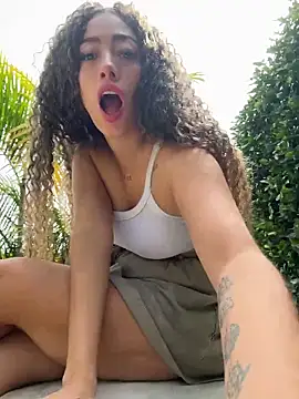 Snapshot of roxyrougee chatting on 05/07/26, 02:44 roxyrougee online show from 05/07/26, 02:44
