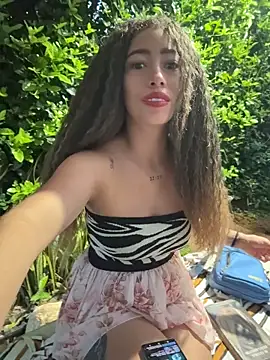 Snapshot of roxyrougee chatting on 05/29/26, 10:46 roxyrougee online show from 05/29/26, 10:46