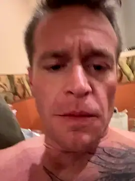 DILFiGuess11 online show from 10/25/25, 05:15