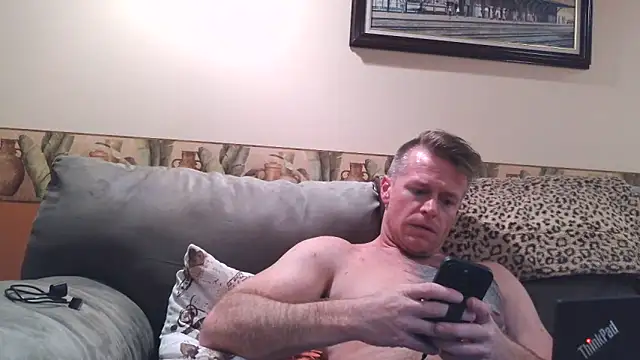 Snapshot of DILFiGuess11 chatting on 06/08/26, 04:02 DILFiGuess11 online show from 06/08/26, 04:02