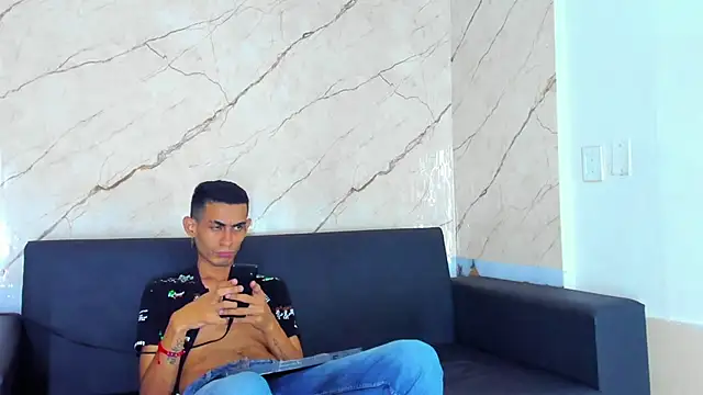 Golldens Dreamss online show from 10/17/25, 08:55