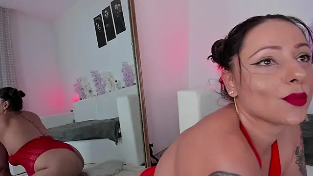 HoneyKissy online show from 10/31/25, 04:02