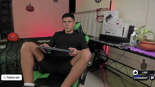 Snapshot of Jack_castell chatting on 09/30/25, 11:37 Jack castell online show from 09/30/25, 11:37