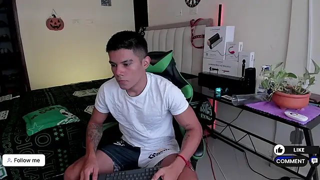 Snapshot of Jack_castell chatting on 10/02/25, 12:34 Jack castell online show from 10/02/25, 12:34