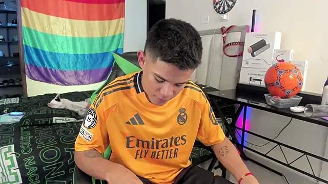 Snapshot of Jack_castell chatting on 10/04/25, 04:05 Jack castell online show from 10/04/25, 04:05