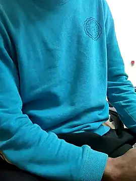 Snapshot of johnysinsr chatting on 12/04/25, 02:43 johnysinsr online show from 12/04/25, 02:43