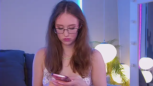 -VivienRay- online show from 04/20/26, 05:26