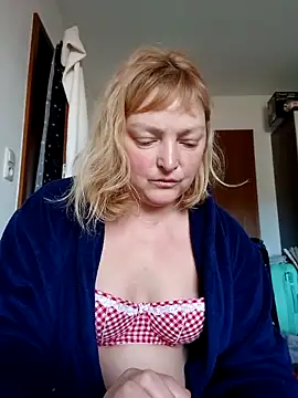 LiluLiluLilu online show from 04/11/26, 12:09