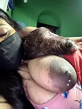 Snapshot of V-hot-swiet chatting on 10/03/25, 11:35 V-hot-swiet online show from 10/03/25, 11:35