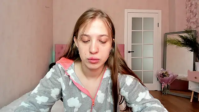 Snapshot of LightStar_18 chatting on 09/17/25, 09:11 LightStar 18 online show from 09/17/25, 09:11