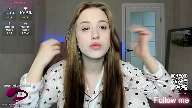 Snapshot of LightStar_18 chatting on 09/25/25, 09:02 LightStar 18 online show from 09/25/25, 09:02