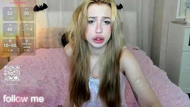 Snapshot of LightStar_18 chatting on 11/03/25, 08:04 LightStar 18 online show from 11/03/25, 08:04