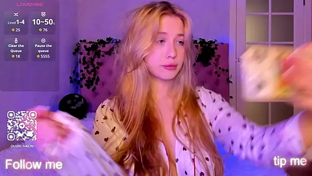 Snapshot of LightStar_18 chatting on 11/09/25, 09:07 LightStar 18 online show from 11/09/25, 09:07