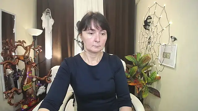 VivianGuchih online show from 10/12/25, 06:34