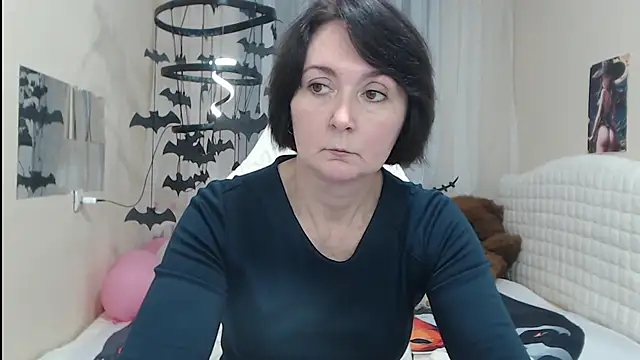 VivianGuchih online show from 11/02/25, 12:51